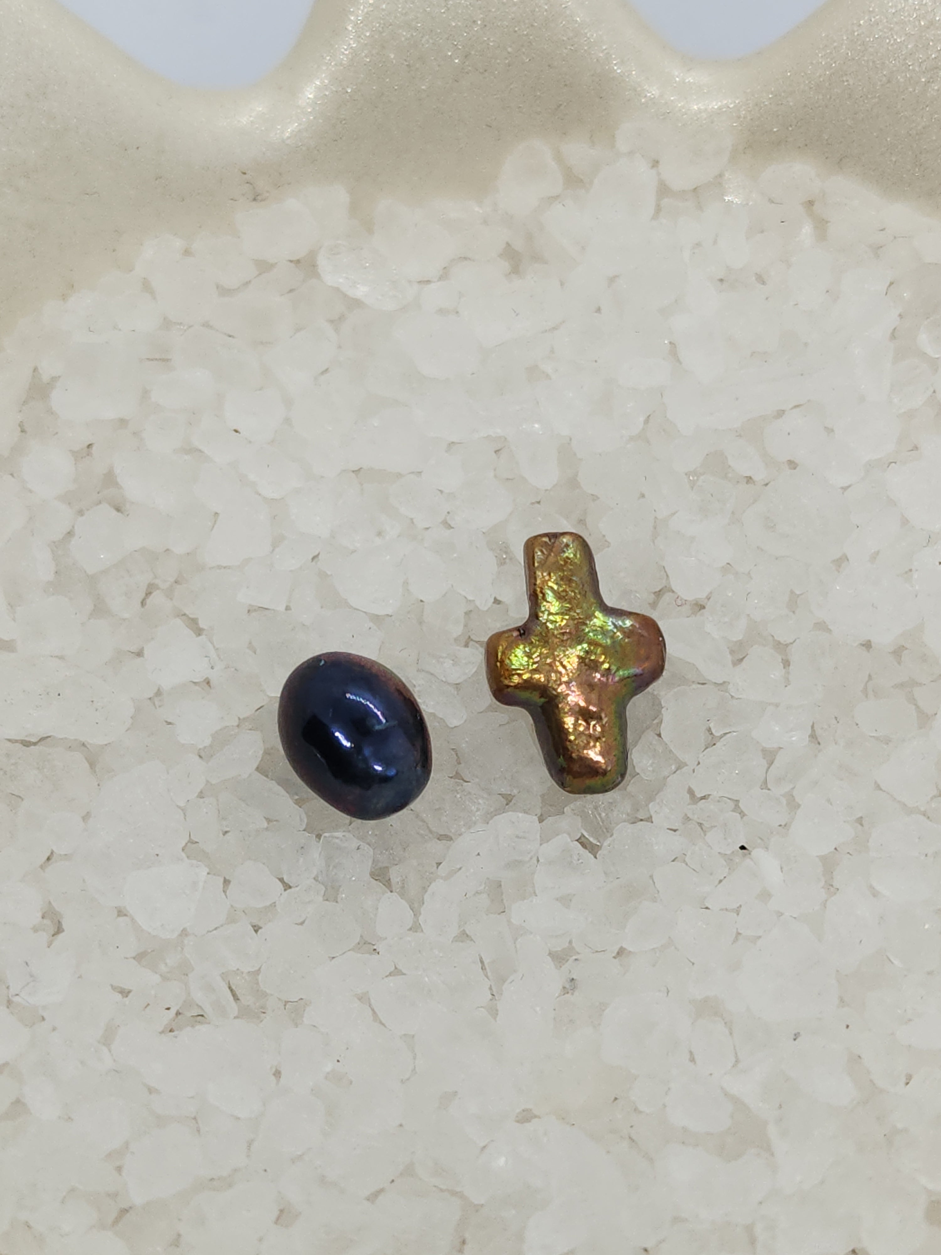 Hunter's Cross Single Pearl Oyster Opening