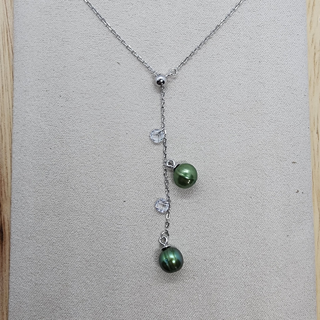 Round Twin Pearl Oyster Opening