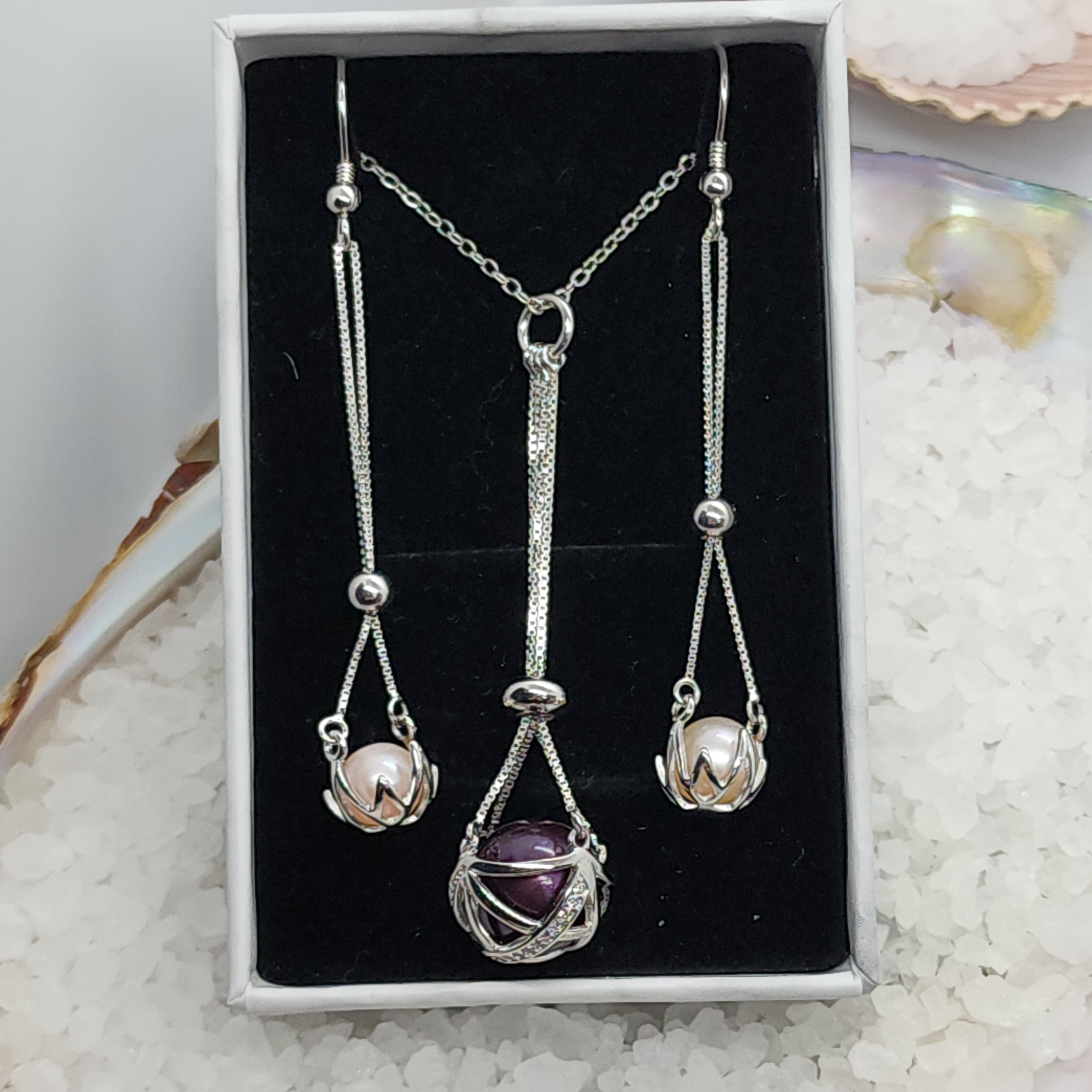 Round Twin Pearl Oyster Opening