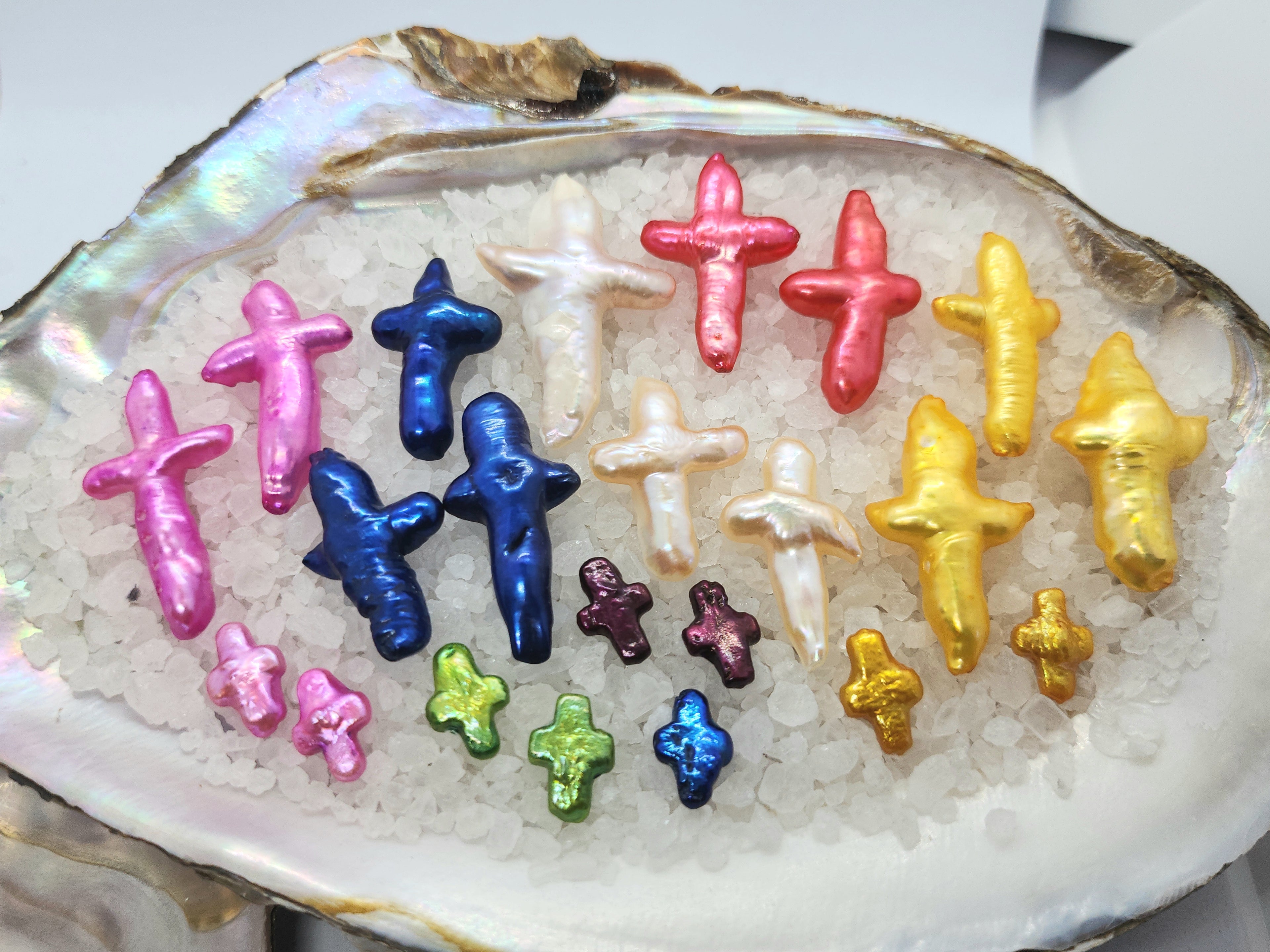 Hunter's Cross Single Pearl Oyster Opening