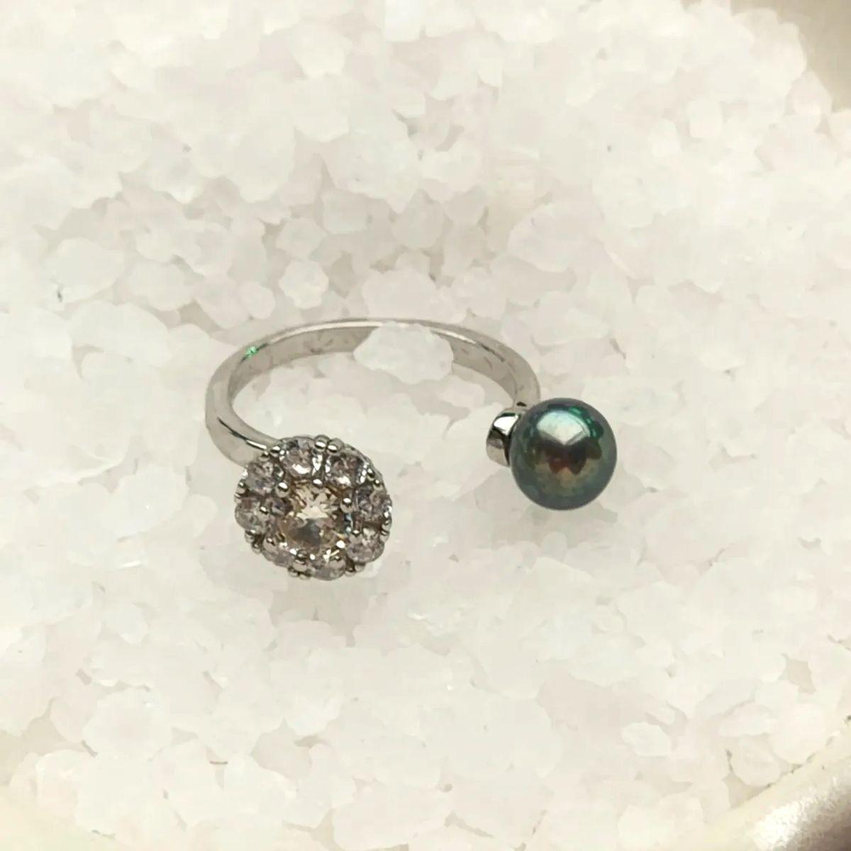 Side Pearl Spinner Adjustable Ring Setting