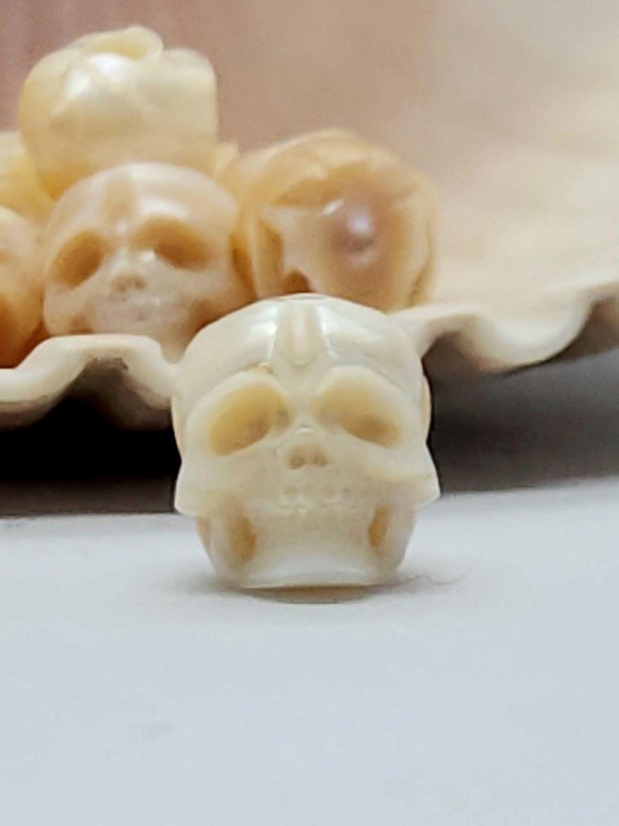 Skull Carved Pearl Fizzer