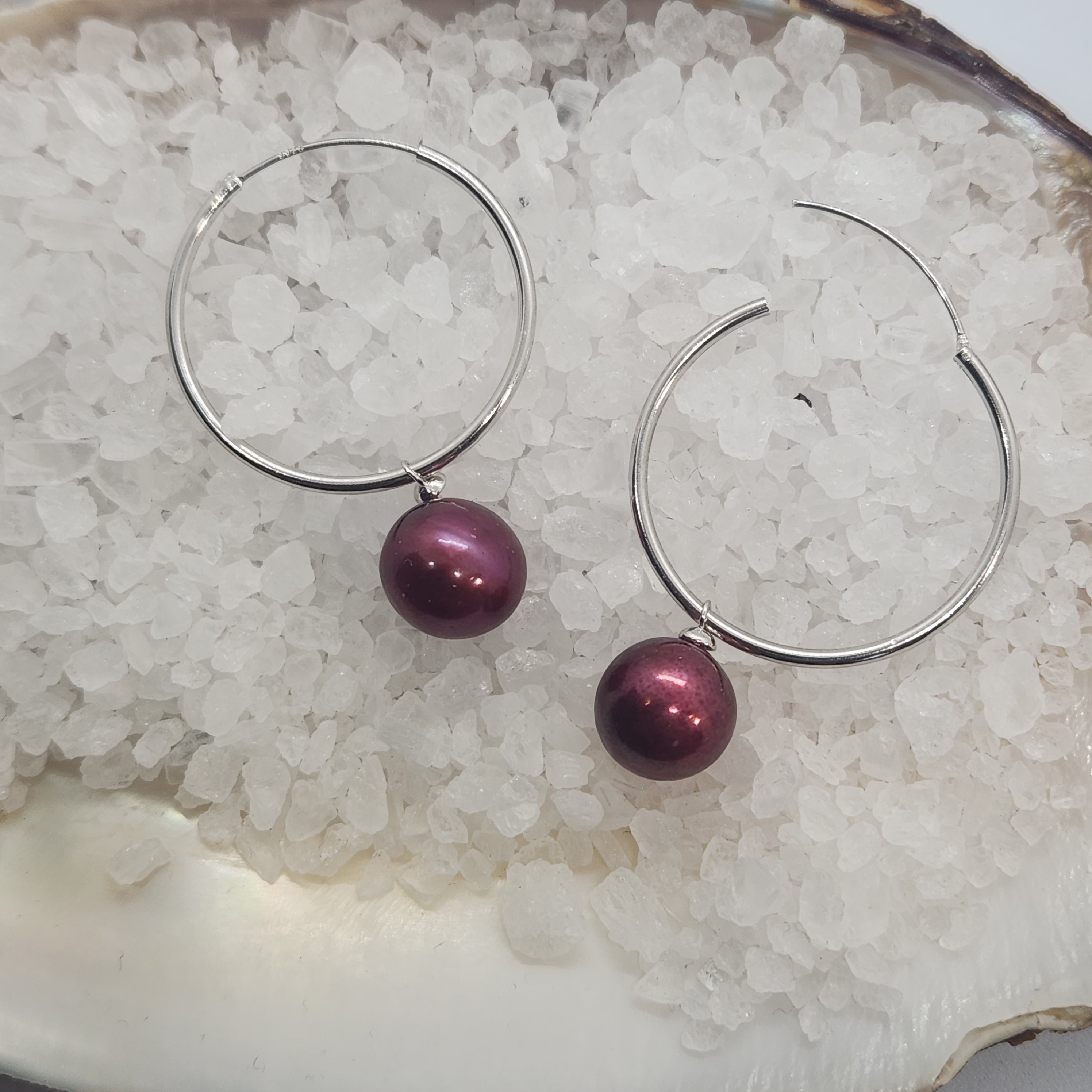 Round Twin Pearl Oyster Opening