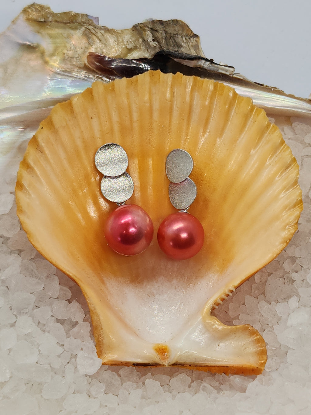 Edison Round Twin Pearl Oyster Opening