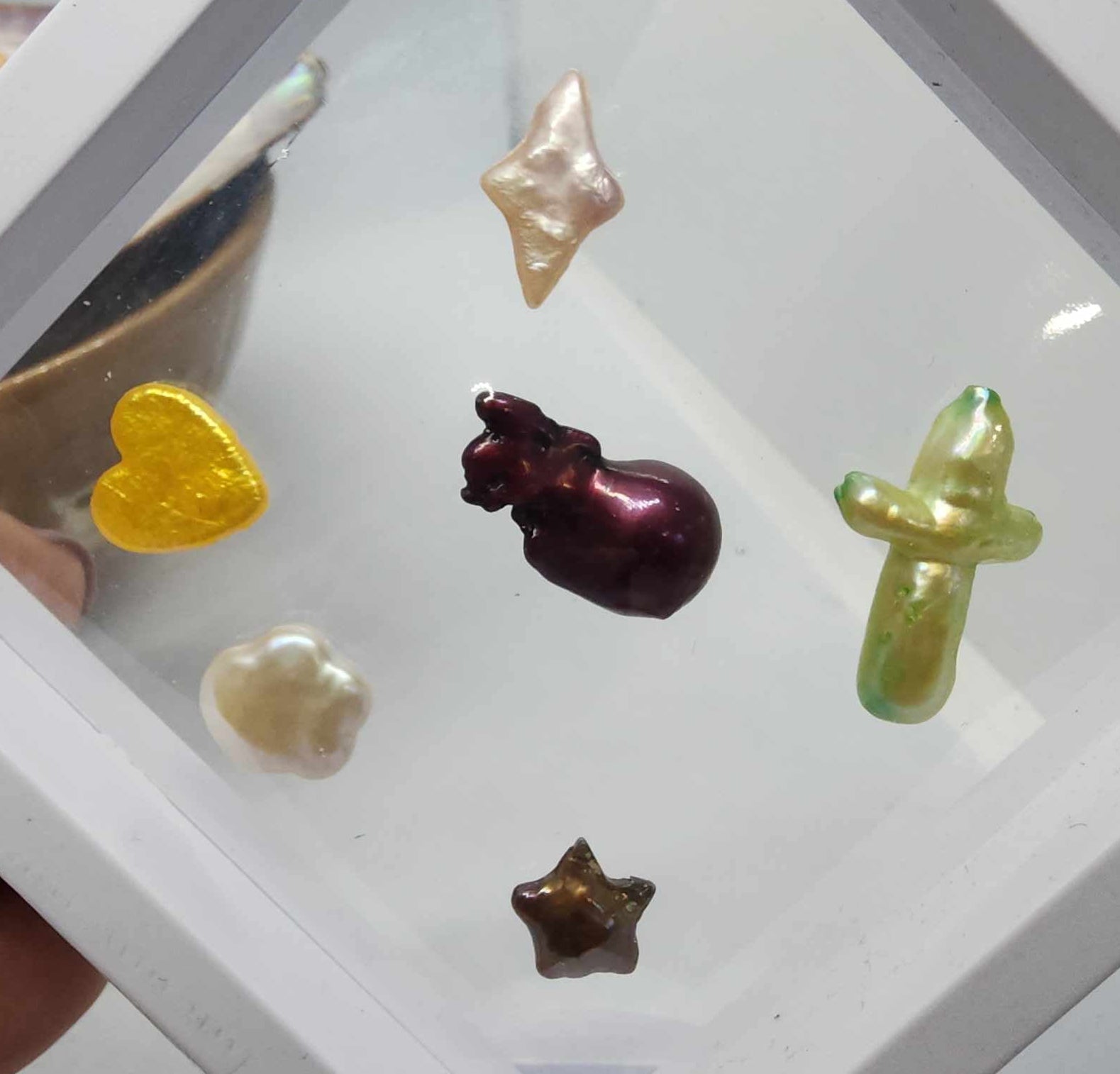 Samantha's Heart Single Pearl Oyster Opening